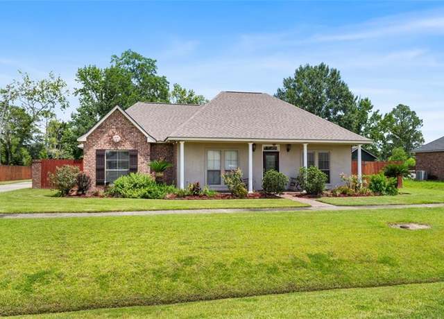 Property at 2028 Richland Ave, Gonzales, LA 70737, 3 beds, 2 baths