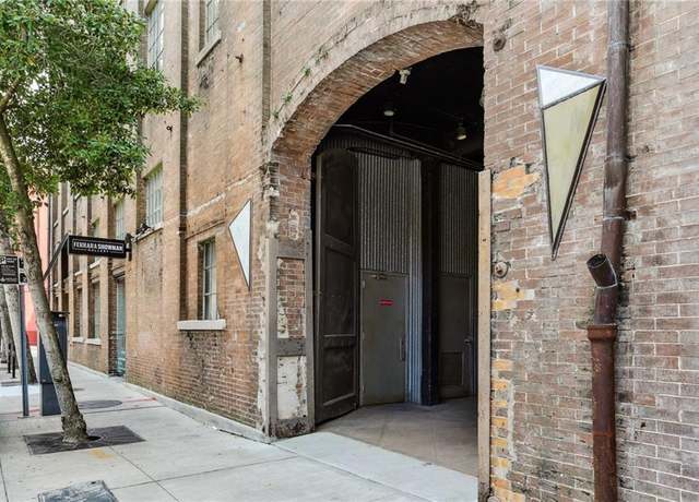 Property at 402 Julia St #204, New Orleans, LA 70130, 1 bed, 1 bath