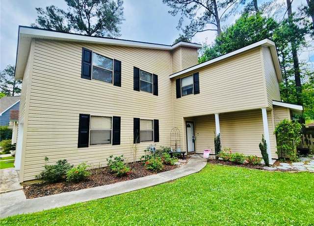 Property at 22 Jennifer Ct, Mandeville, LA 70448, 2 beds, 2.5 baths