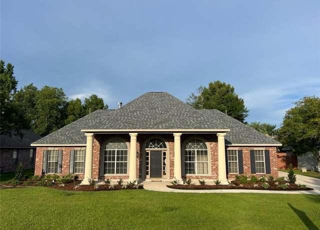 Property at 319 Red Maple Dr, Mandeville, LA 70448, 4 beds, 3 baths