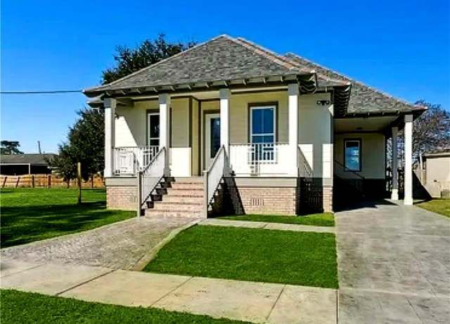 Property at 2514 Laplace St, Chalmette, LA 70043, 4 beds, 3 baths