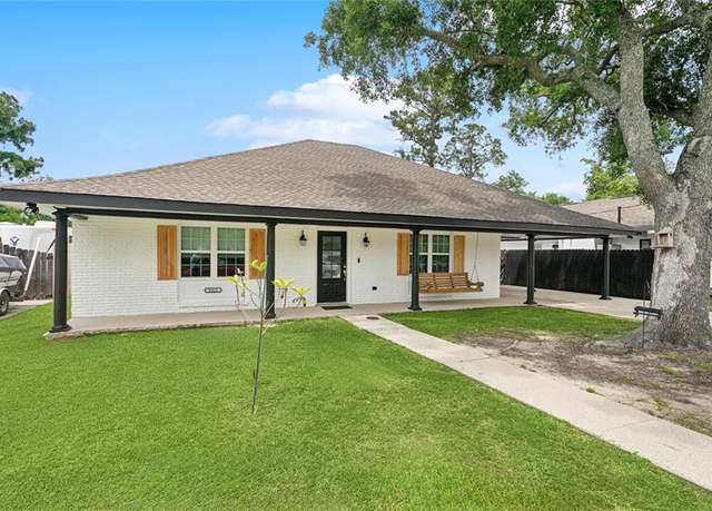 Property at 3915 Berkley St, Slidell, LA 70458, 3 beds, 2 baths