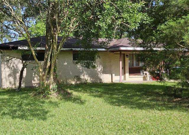 Property at 140 N 14th St, Ponchatoula, LA 70454, 3 beds, 1.5 baths