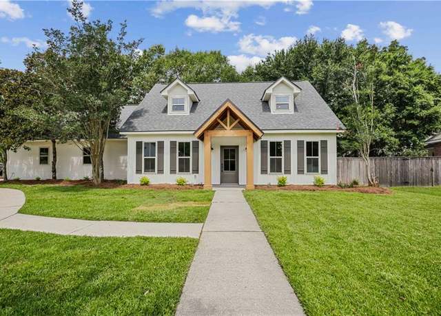 Property at 773 Rue Calais, Mandeville, LA 70471, 5 beds, 2.5 baths