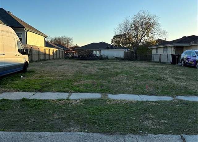 Property at 8512 N Regiment Dr, Chalmette, LA 70043