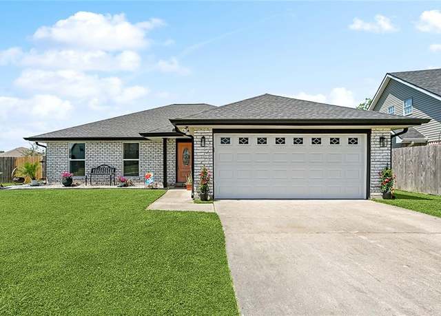 Property at 17 Moss Dr, La Place, LA 70068, 3 beds, 2 baths