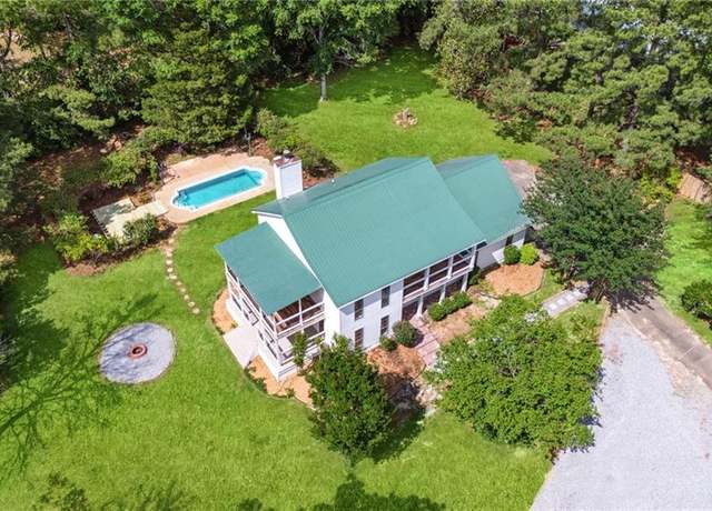 Property at 48 Bleu Lake Dr, Covington, LA 70435, 4 beds, 2.5 baths