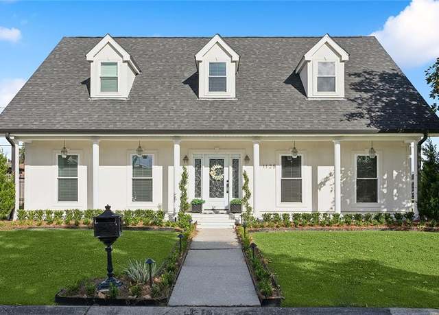 Property at 1125 Kingswood Dr, Westwego, LA 70094, 4 beds, 2.5 baths