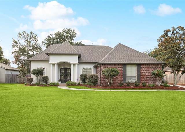 Property at 1181 Scarlet Oak Ln, Mandeville, LA 70448, 5 beds, 3 baths