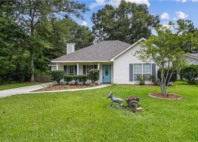 Property at 114 Robinhood Dr, Covington, LA 70433, 3 beds, 2 baths
