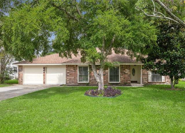 Property at 444 Water Oak Ln, Mandeville, LA 70471, 3 beds, 2 baths