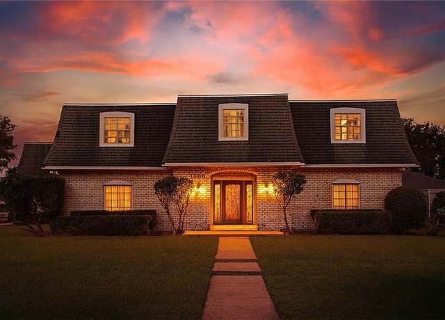 Property at 1300 Transcontinental Dr, Metairie, LA 70001, 5 beds, 4.5 baths