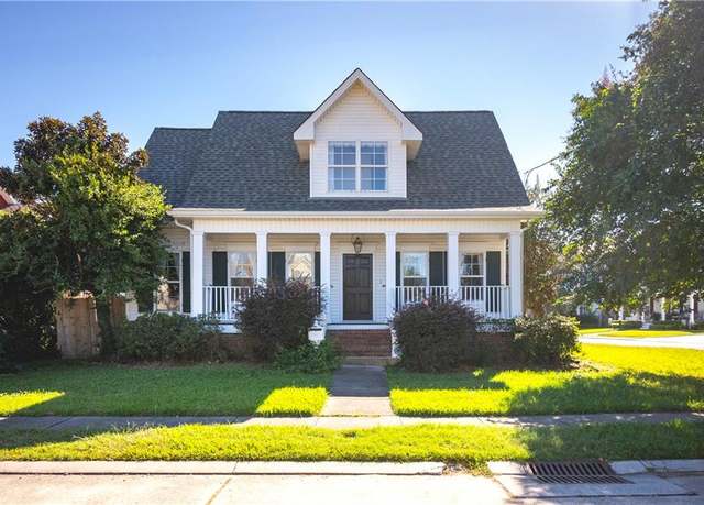 Property at 202 Maple Ridge Dr, Metairie, LA 70001, 3 beds, 2.5 baths