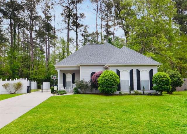 Property at 225 Highland Dr, Mandeville, LA 70471, 3 beds, 2 baths