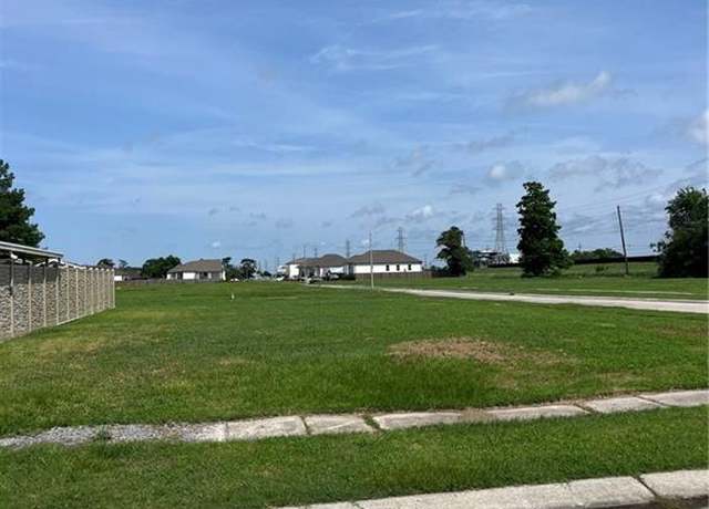 Property at 4012 Evangeline Dr, Chalmette, LA 70043