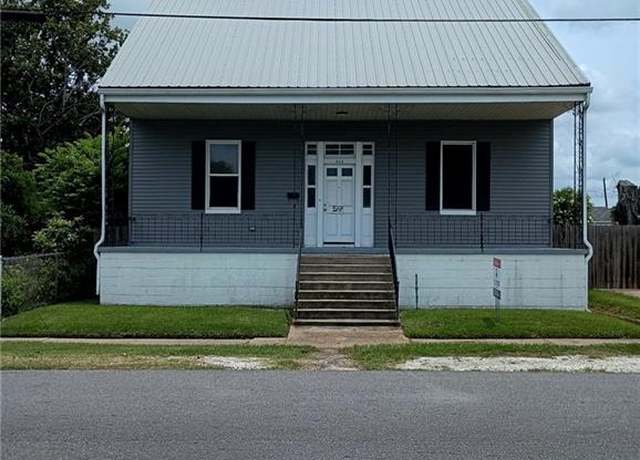 Property at 805 Avenue A, Marrero, LA 70072, 3 beds, 2.5 baths