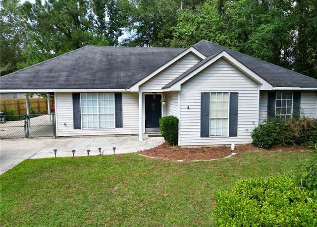 Property at 625 Nancy St, Mandeville, LA 70448, 3 beds, 2 baths