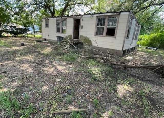 Property at 2555 Beech St, Baton Rouge, LA 70805, 3 beds, 1 bath