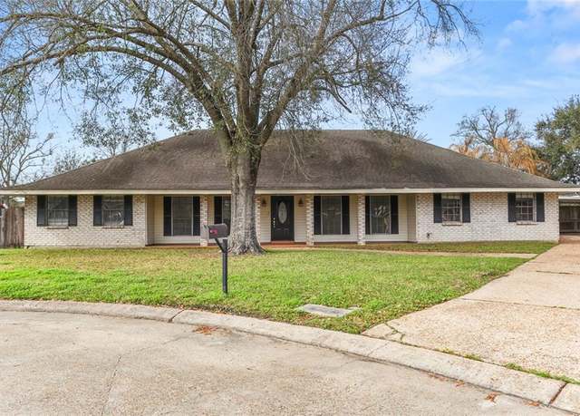 Property at 9713 Gloxinia Cir, River Ridge, LA 70123, 3 beds, 2.5 baths