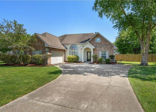 Property at 426 Gainesway Dr, Madisonville, LA 70447, 3 beds, 2 baths