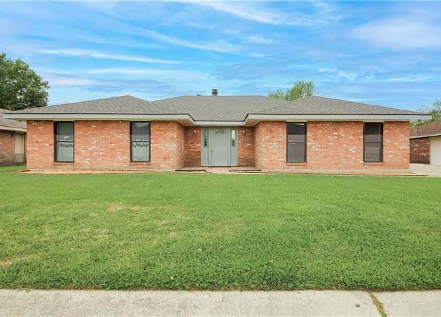 Property at 2137 Carmel Valley Dr, La Place, LA 70068, 4 beds, 3 baths