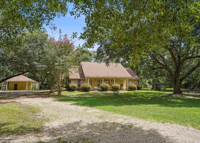 Property at 16233 Cody Ln, Covington, LA 70435, 3 beds, 2.5 baths
