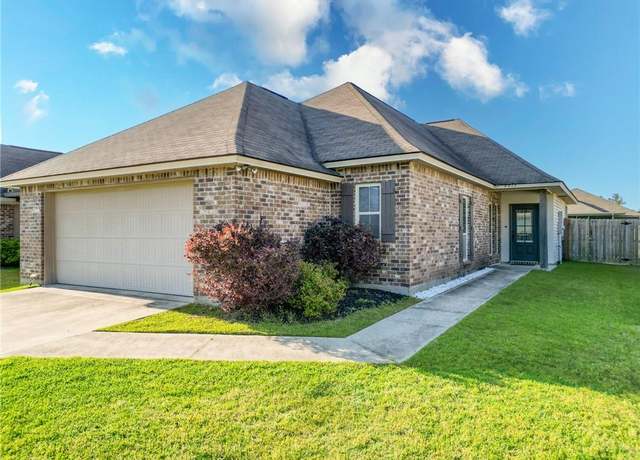 Property at 7713 Cedar Trail Dr, Denham Springs, LA 70706, 3 beds, 2 baths