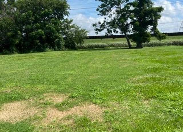 Property at 8425 Hermatage Dr, Chalmette, LA 70043
