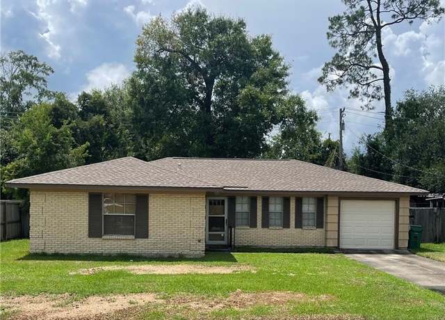 Property at 1309 Westlawn Dr, Slidell, LA 70460, 3 beds, 2 baths