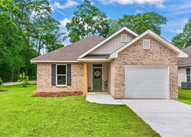 Property at 833 Preval St, Mandeville, LA 70448, 3 beds, 2 baths
