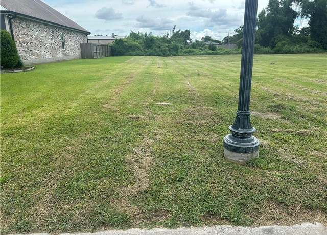 Property at 18 Mary Ann Pl, Gretna, LA 70053