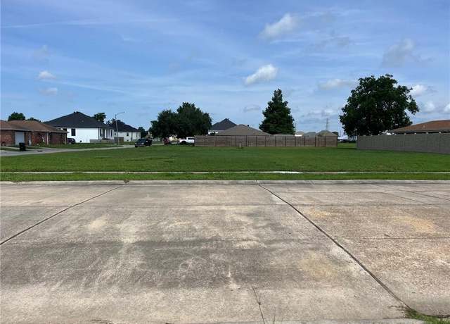 Property at 4000 Evangeline Dr, Chalmette, LA 70043