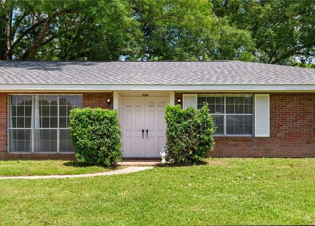 Property at 704 Blackburn Rd, Hammond, LA 70401, 3 beds, 2 baths