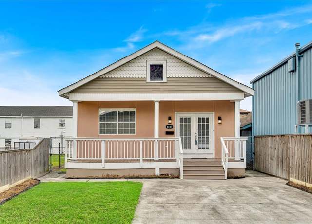 Property at 1207 Kepler St, Gretna, LA 70053, 3 beds, 2 baths
