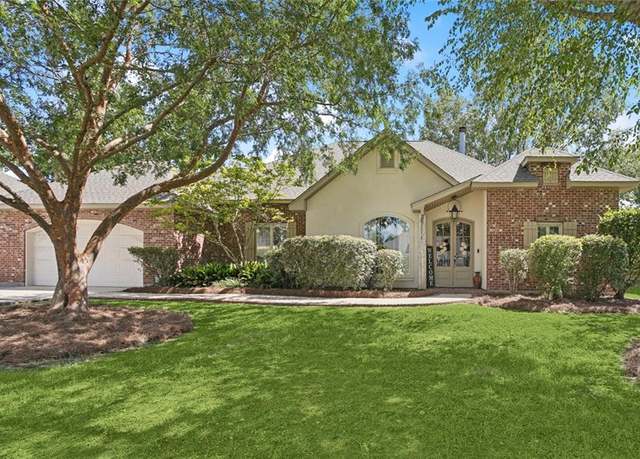 Property at 142 Acadian Ln, Mandeville, LA 70471, 4 beds, 3 baths