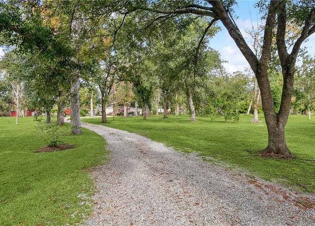 Property at 10128 Reynolds Dr, Waggaman, LA 70094, 3 beds, 2 baths
