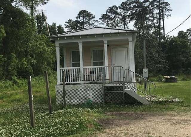 Property at 1102 America St, Mandeville, LA 70448, 3 beds, 1 bath