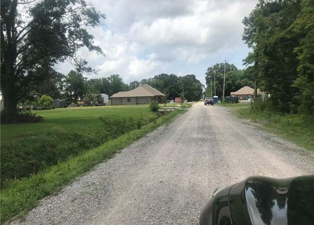 Property at 441 River Oaks Dr, Destrehan, LA 70047