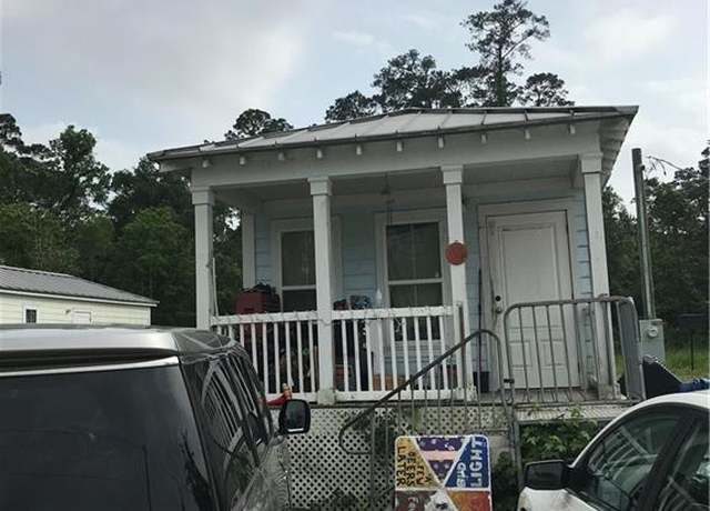 Property at 1106 America St, Mandeville, LA 70448, 3 beds, 1 bath