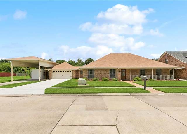 Property at 2920 Acorn Dr, Violet, LA 70092, 5 beds, 3 baths