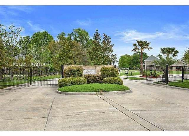 Property at 2005 Emilie Oaks Dr, Meraux, LA 70075