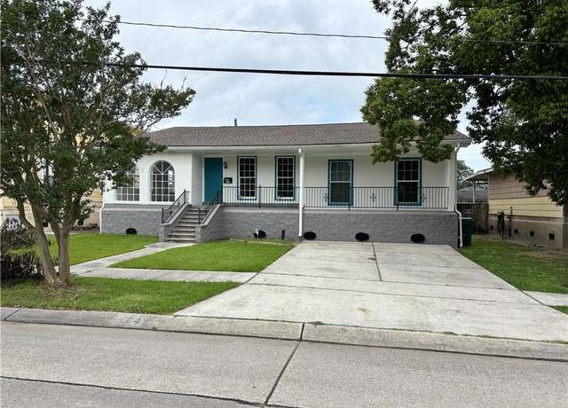 Property at 564 Oakwood Dr, Gretna, LA 70056, 4 beds, 2 baths