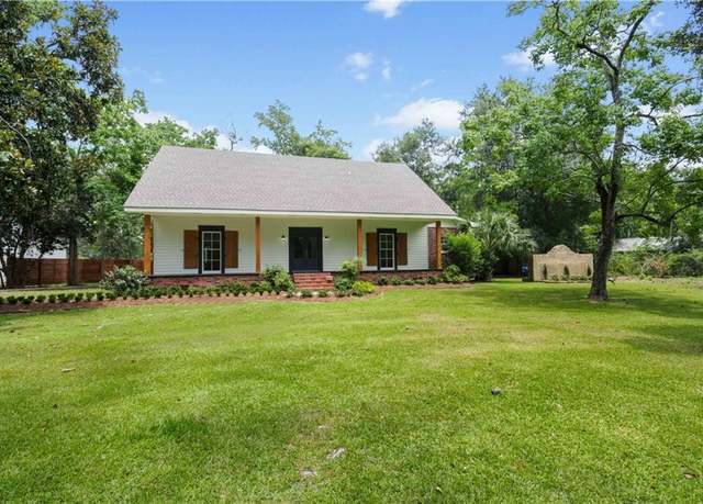 Property at 425 Carondelet St, Mandeville, LA 70448, 4 beds, 3 baths