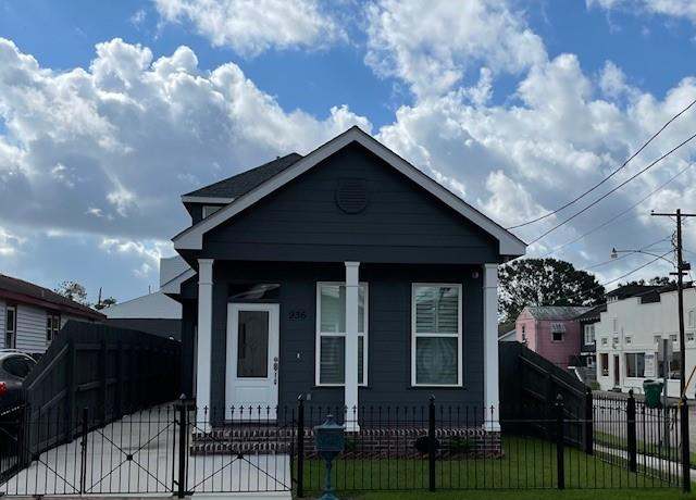 Property at 936 6TH ST 6th St, Gretna, LA 70053, 4 beds, 2.5 baths