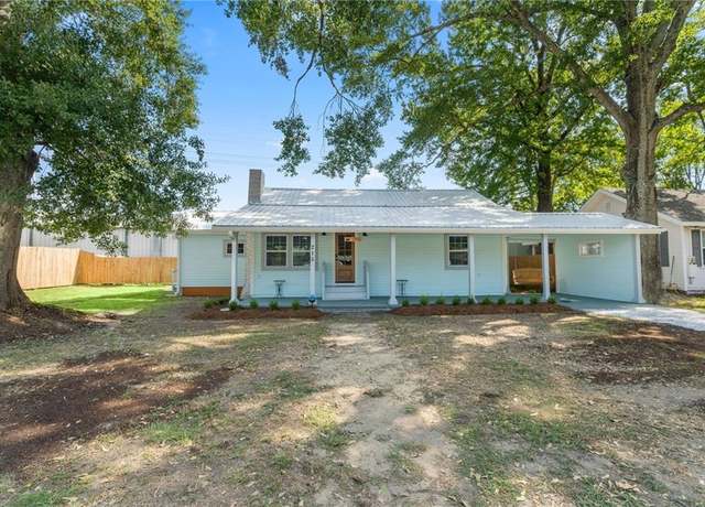 Property at 215 10th Ave, Franklinton, LA 70438, 2 beds, 2 baths