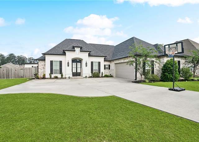 Property at 1112 Safflower Ct, Madisonville, LA 70447, 4 beds, 3 baths