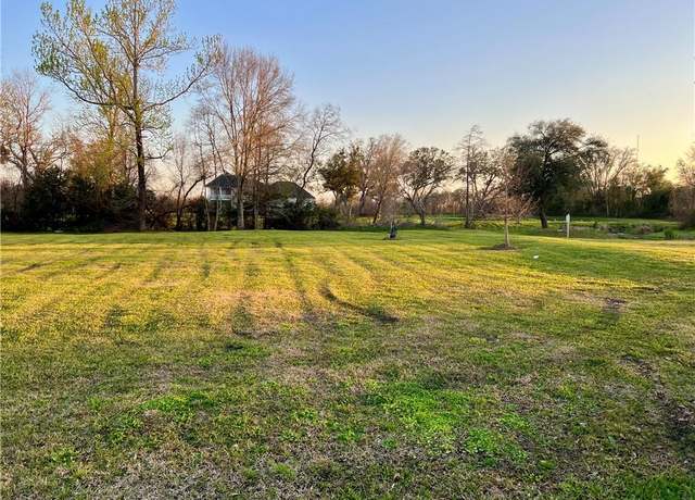 Property at 100 Green Trails Dr, Belle Chasse, LA 70037