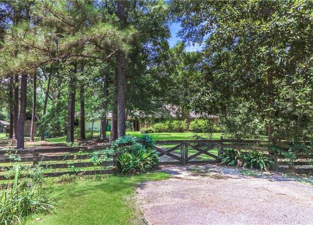 Property at 28238 Evelyn Dr, Lacombe, LA 70445, 3 beds, 2 baths