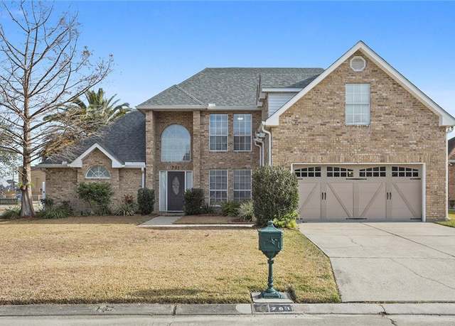Property at 701 Church Pointe Dr, Belle Chasse, LA 70037, 4 beds, 2.5 baths