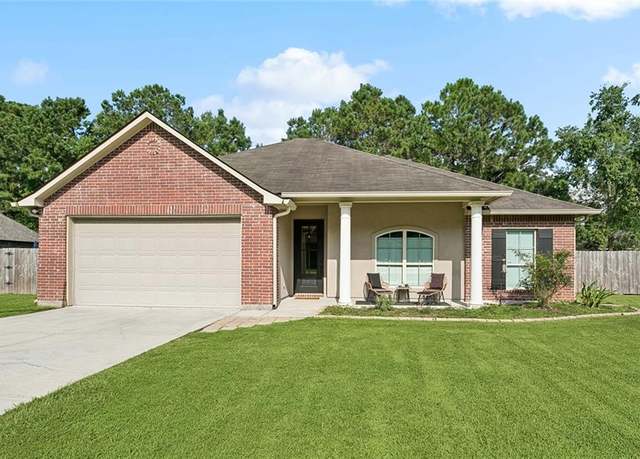 Property at 320 Coconut Palm Dr, Madisonville, LA 70447, 3 beds, 2 baths